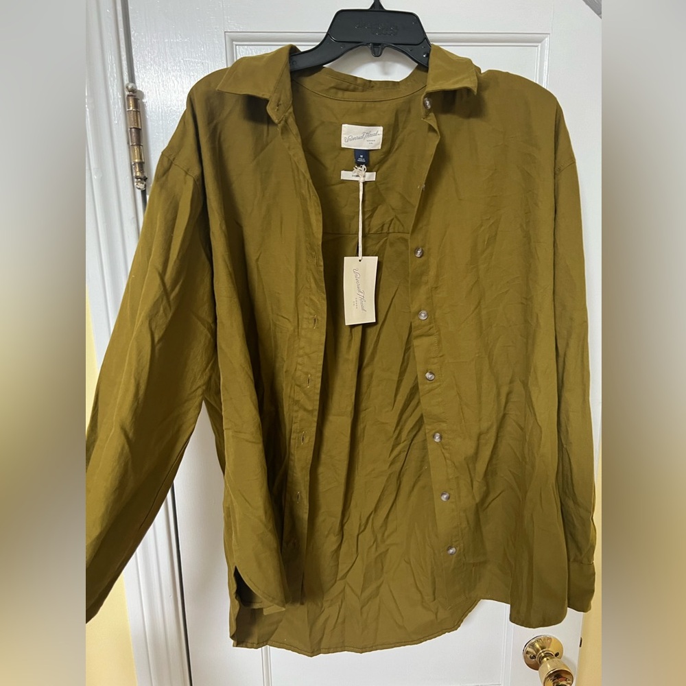 NWT universal thread Olive button up